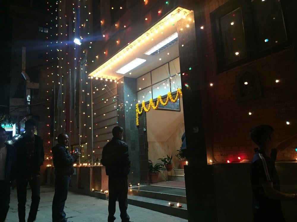 Hotel Excelsior Катманду Екстериор снимка