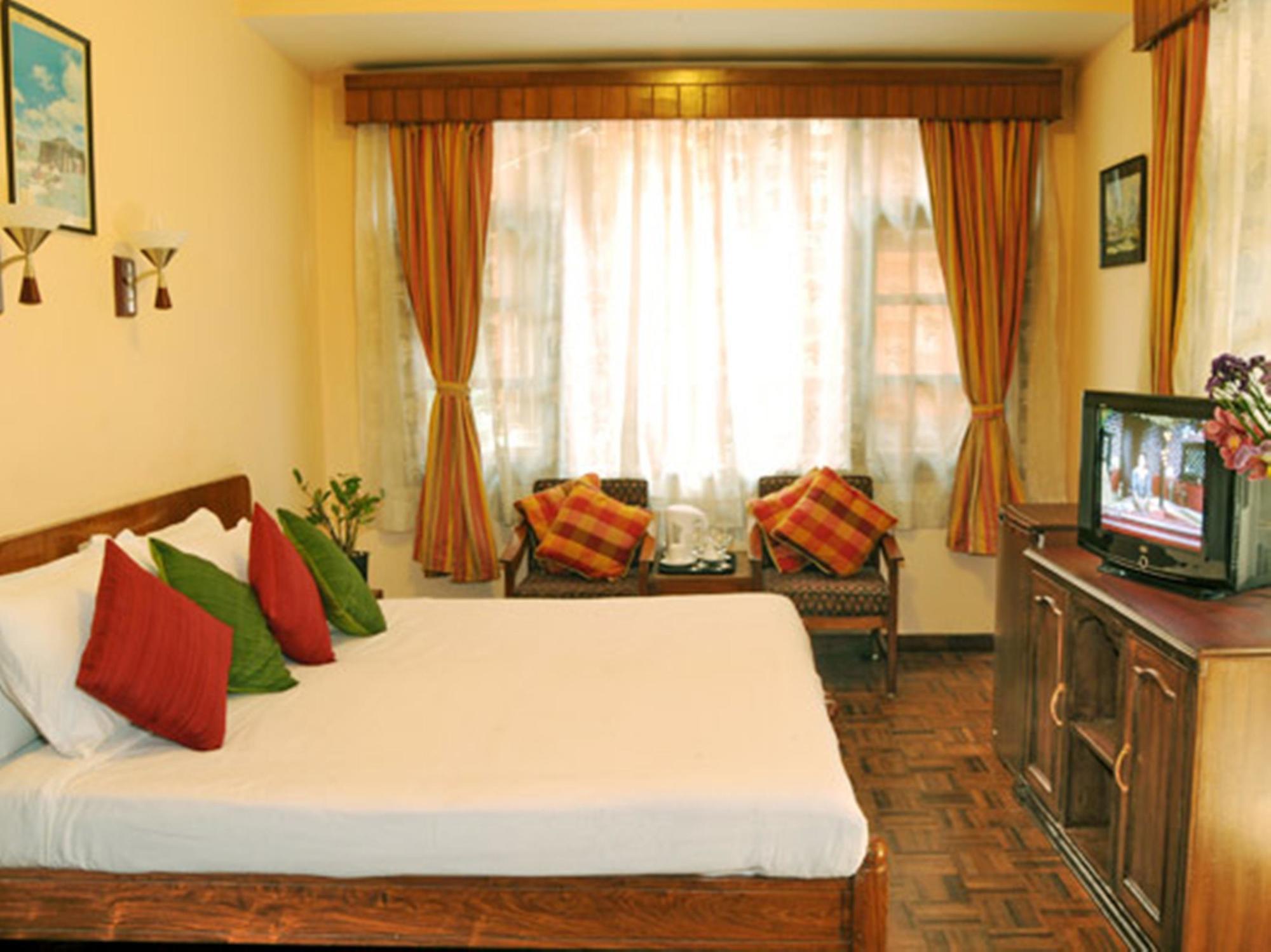 Hotel Excelsior Катманду Екстериор снимка