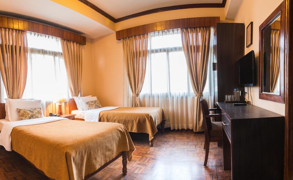 Hotel Excelsior Катманду Екстериор снимка