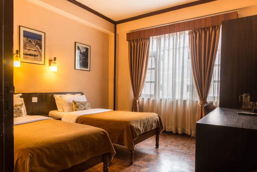 Hotel Excelsior Катманду Екстериор снимка