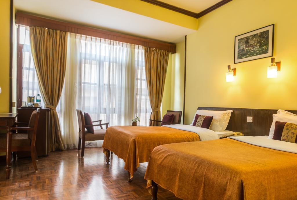 Hotel Excelsior Катманду Екстериор снимка