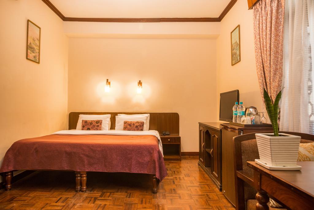 Hotel Excelsior Катманду Екстериор снимка