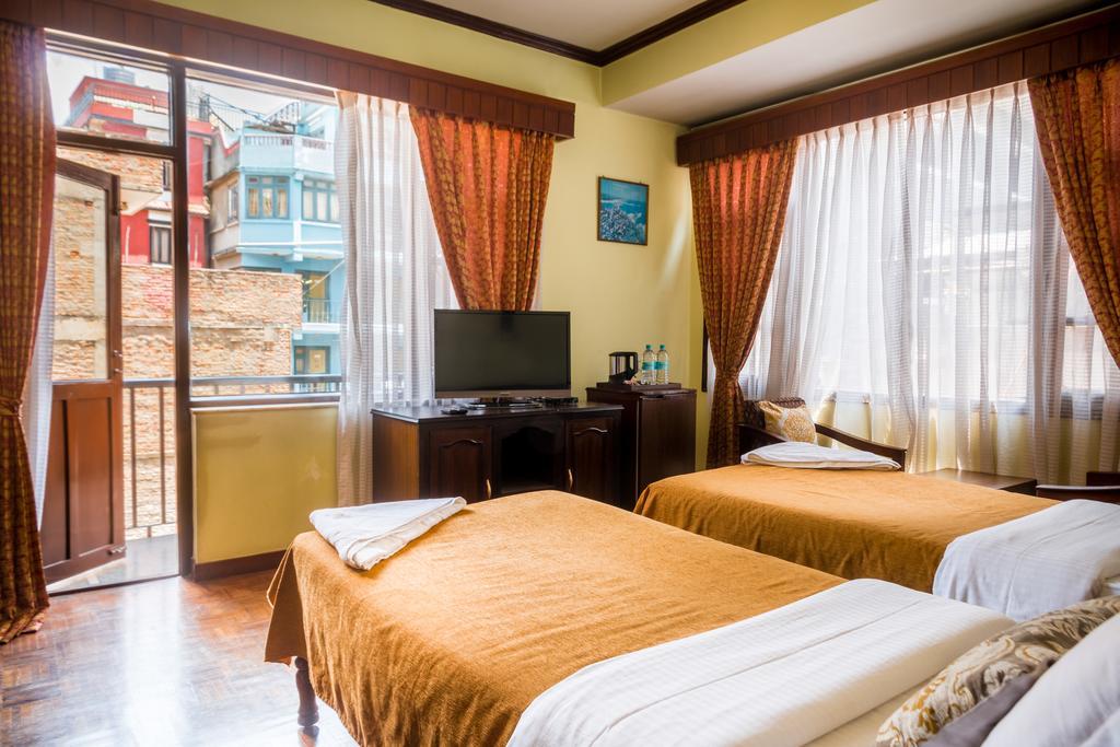 Hotel Excelsior Катманду Екстериор снимка