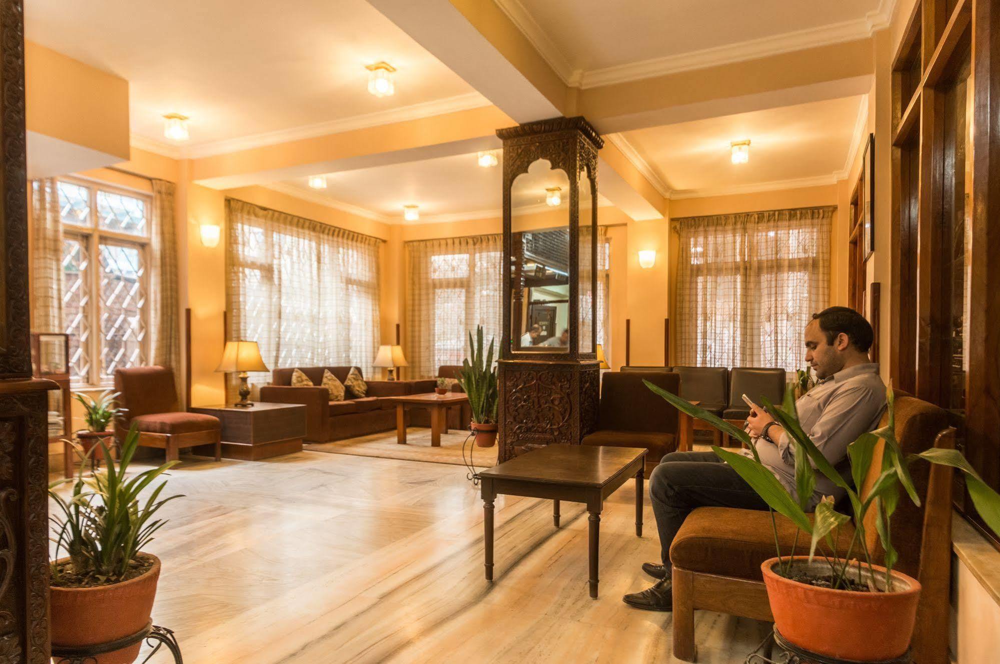 Hotel Excelsior Катманду Екстериор снимка