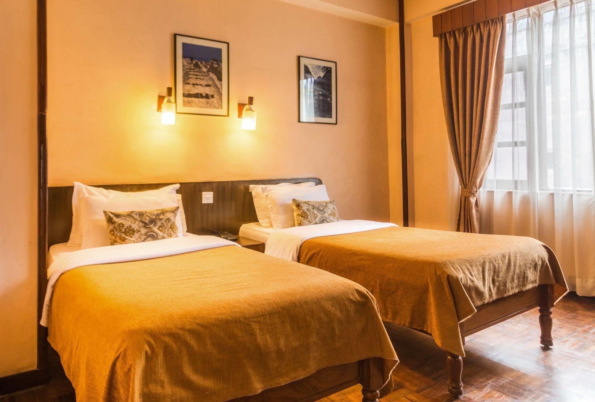 Hotel Excelsior Катманду Екстериор снимка