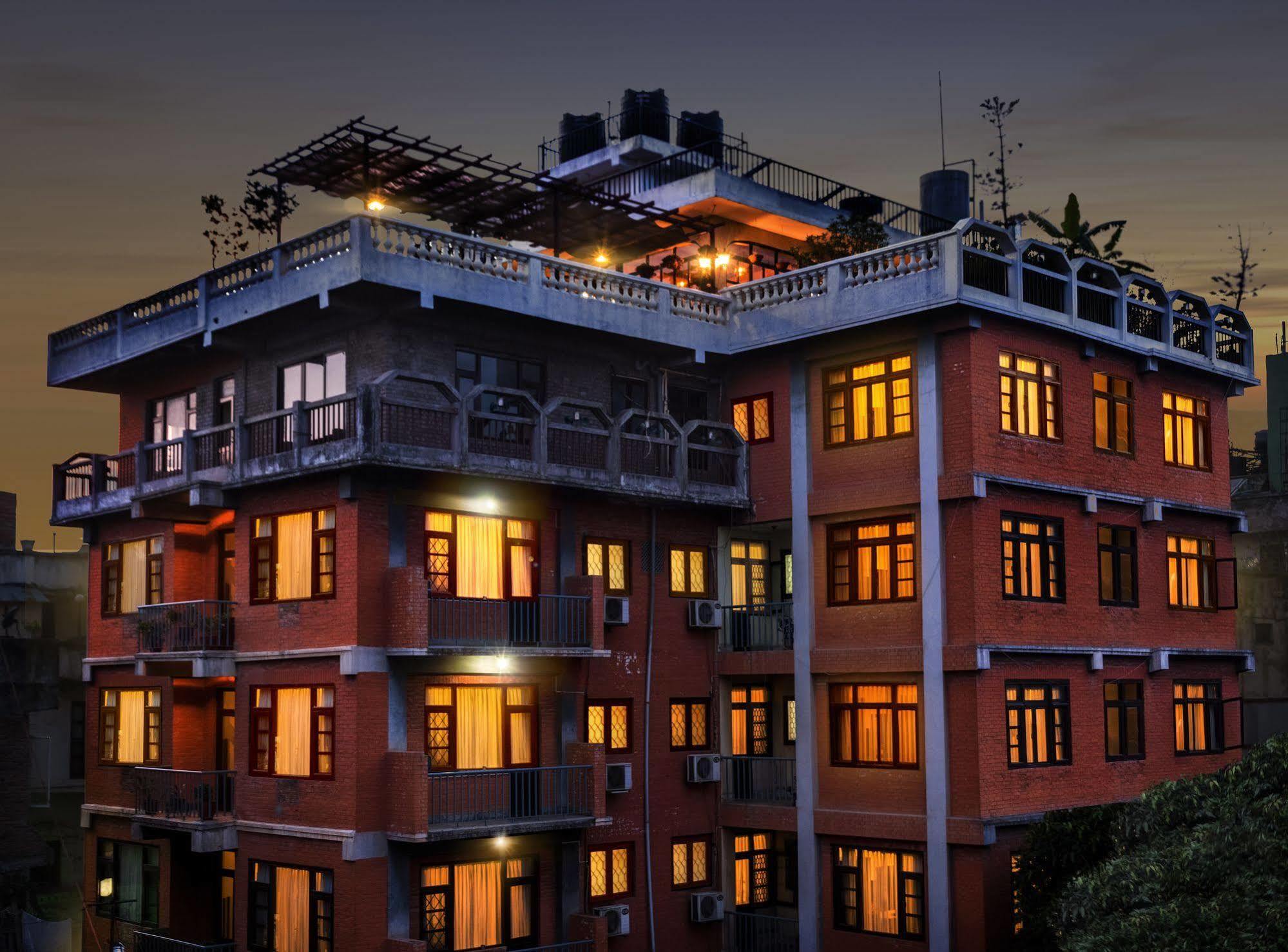 Hotel Excelsior Катманду Екстериор снимка