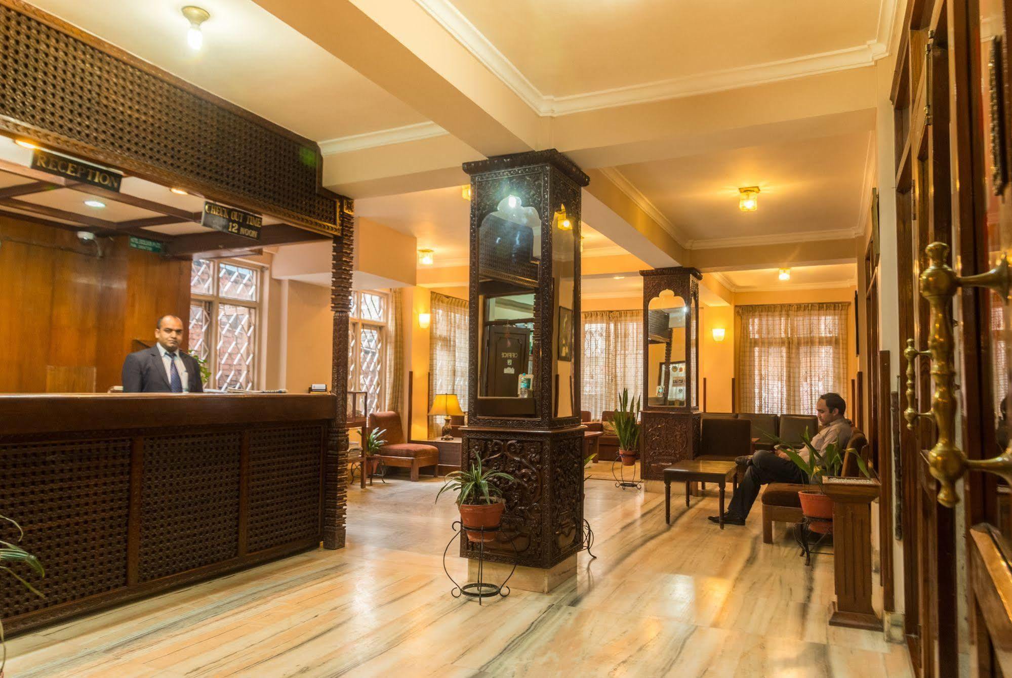 Hotel Excelsior Катманду Екстериор снимка