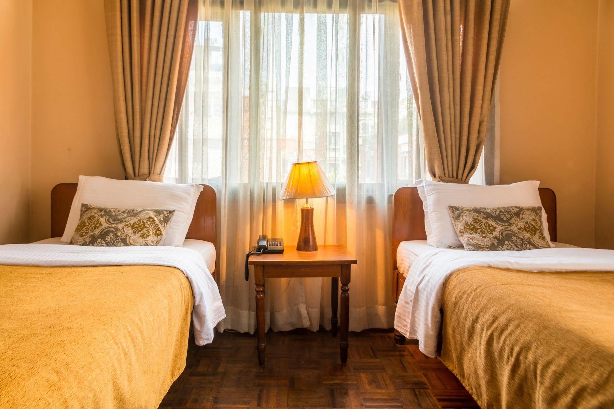 Hotel Excelsior Катманду Екстериор снимка