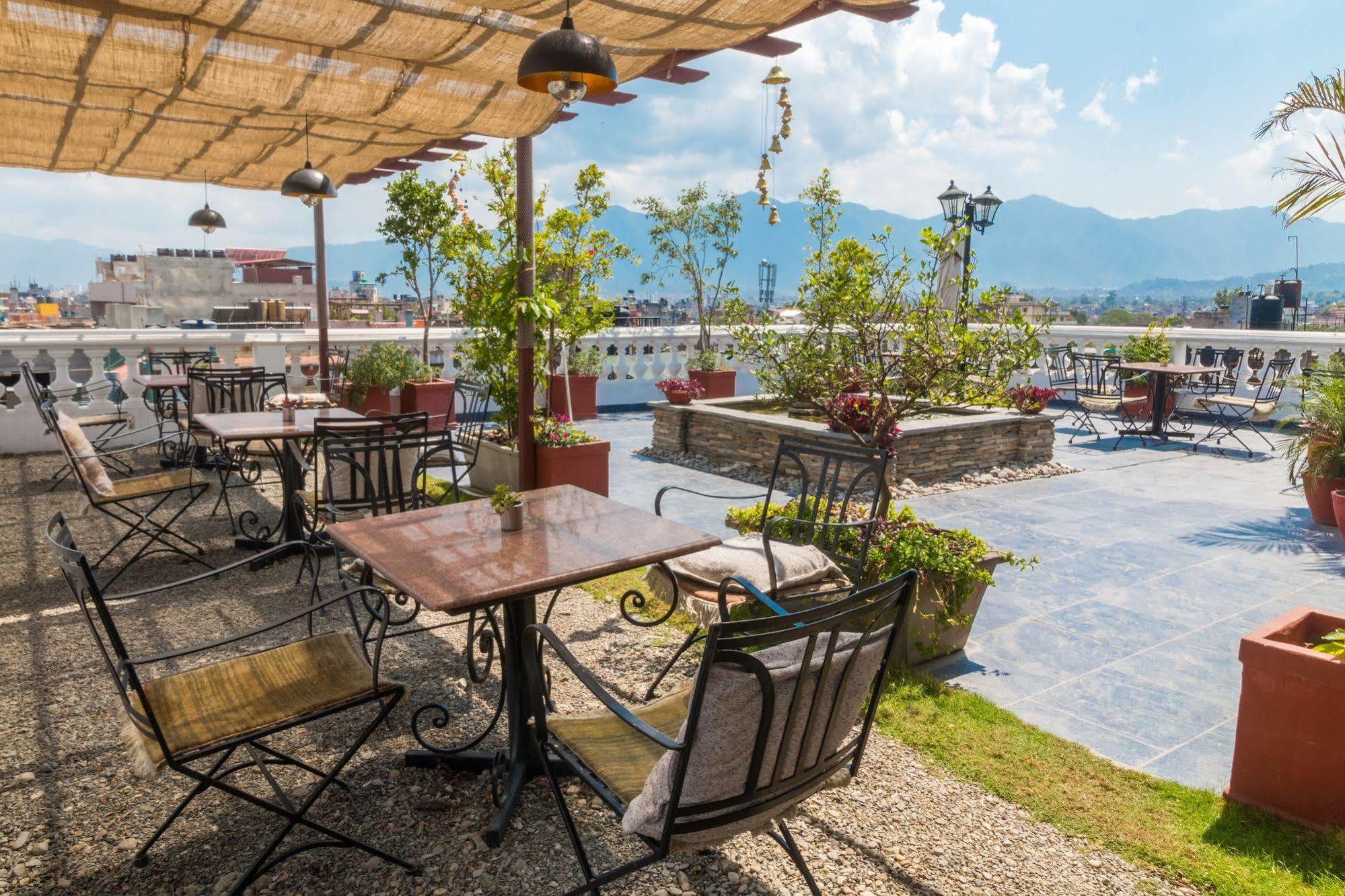 Hotel Excelsior Катманду Екстериор снимка