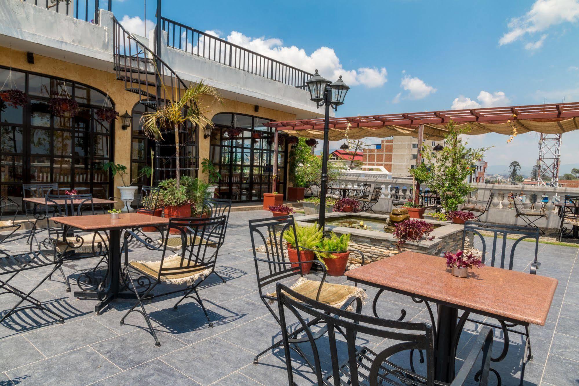 Hotel Excelsior Катманду Екстериор снимка