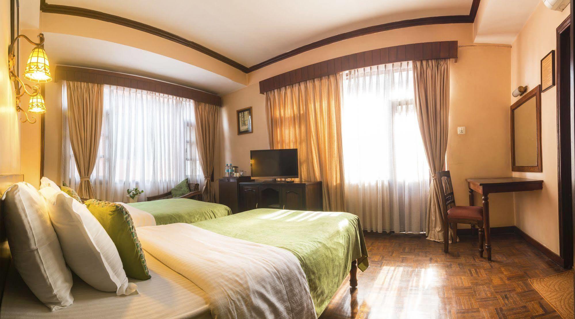 Hotel Excelsior Катманду Екстериор снимка