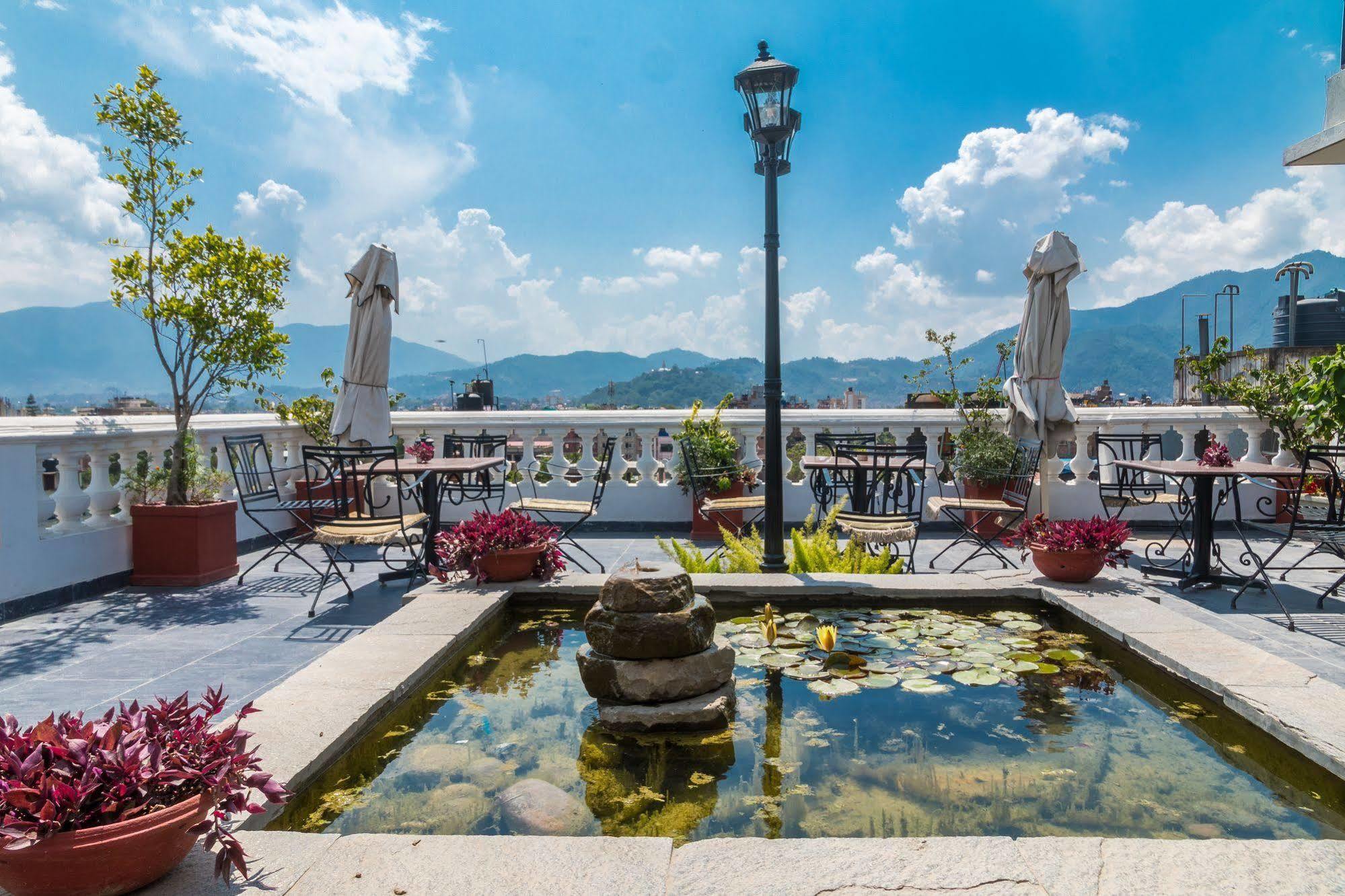 Hotel Excelsior Катманду Екстериор снимка