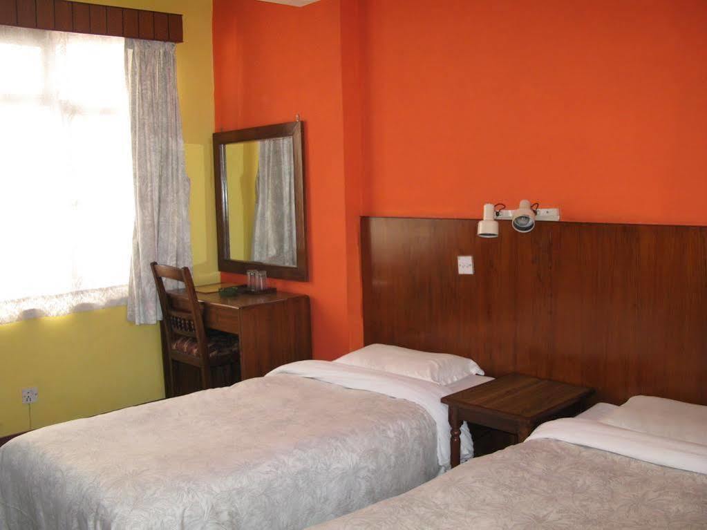 Hotel Excelsior Катманду Екстериор снимка
