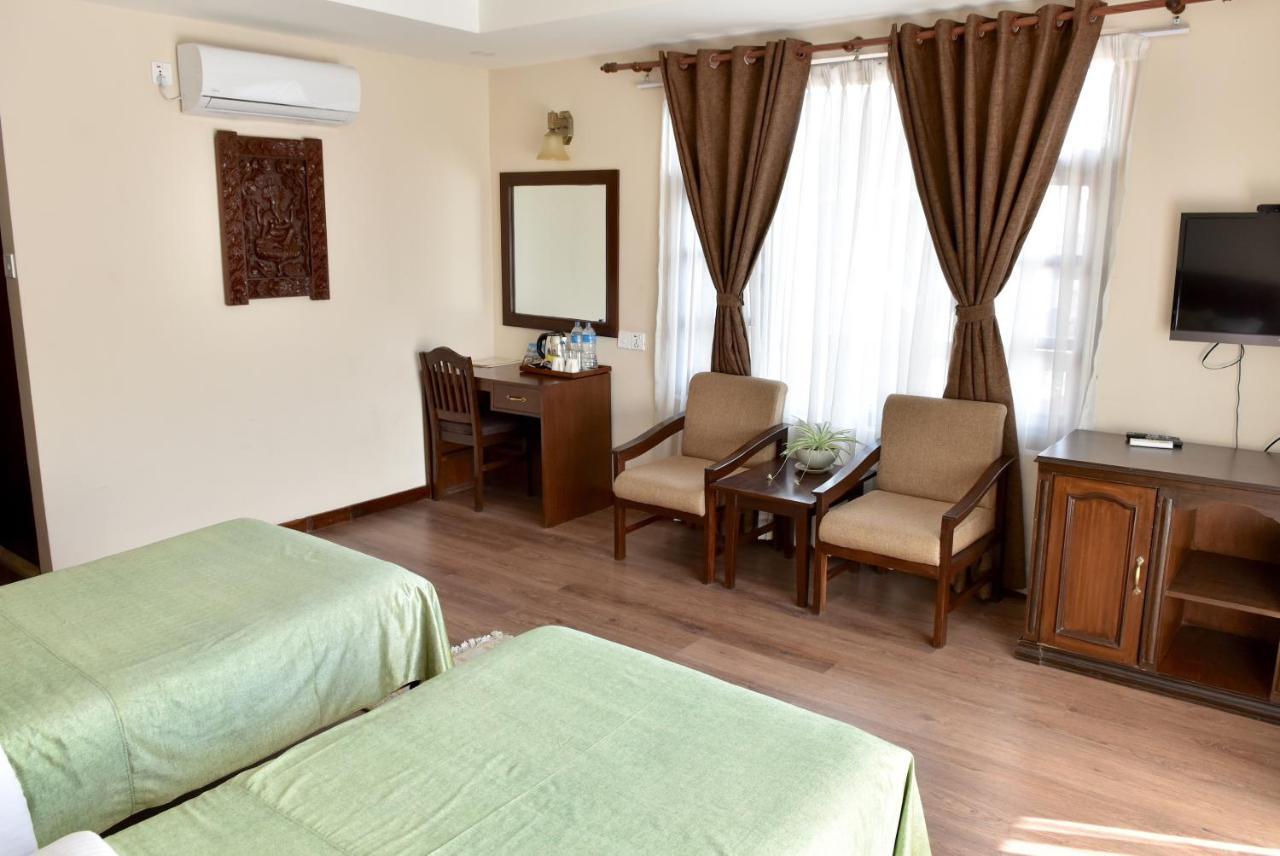 Hotel Excelsior Катманду Екстериор снимка
