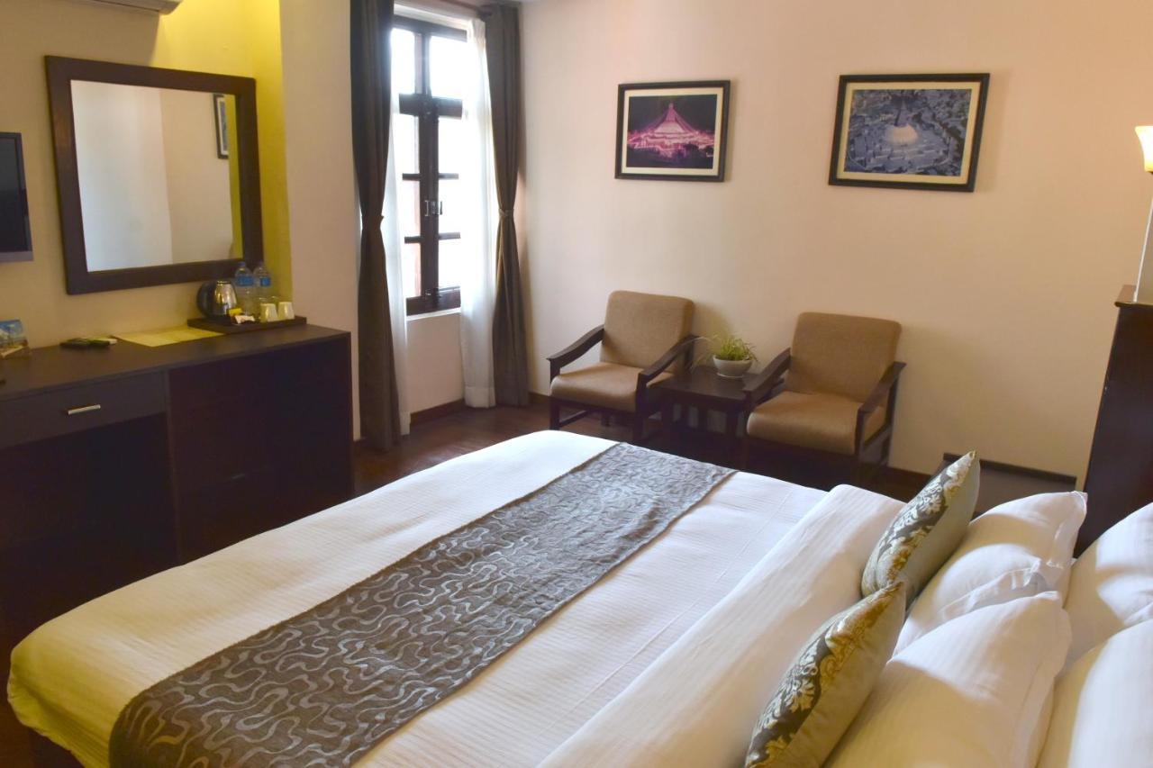 Hotel Excelsior Катманду Екстериор снимка